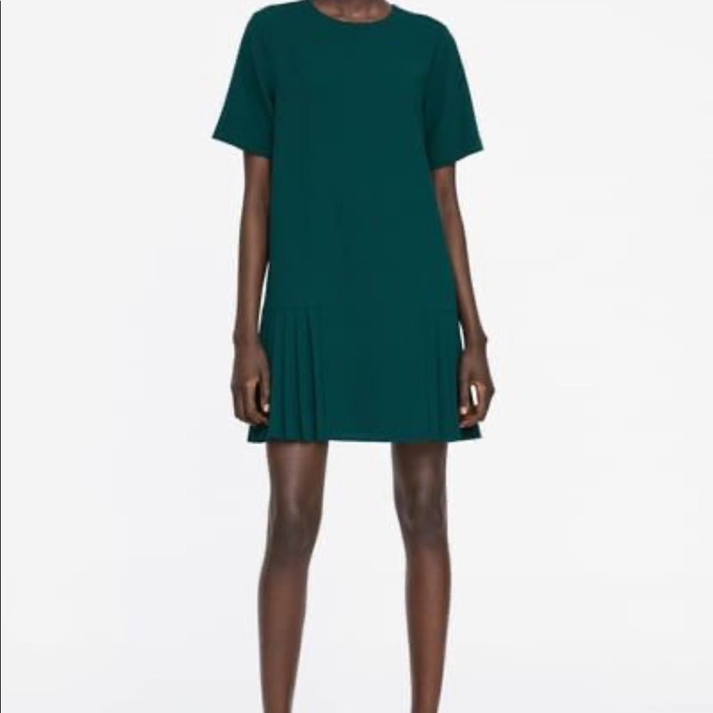 ZARA DARK GREEN CLASSY DRESS SIZE MEDIUM. USED ONCE PERFECT CONDITION. SMOKE FRE
